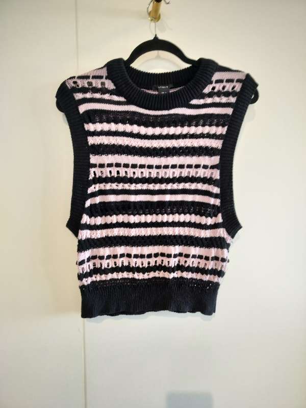 Vesti, svart/ ljósbleikt.