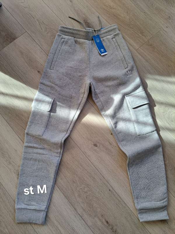 Adidas buxur gráar nýjar