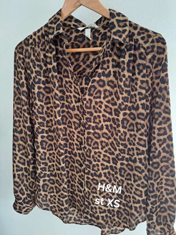 H&M blússa tiger