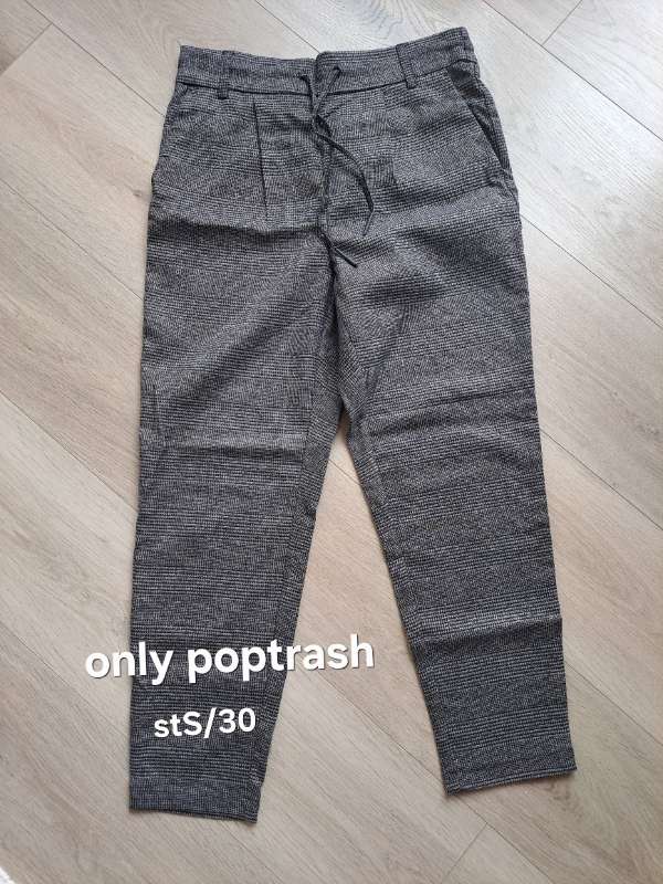 Only poptrash gráar