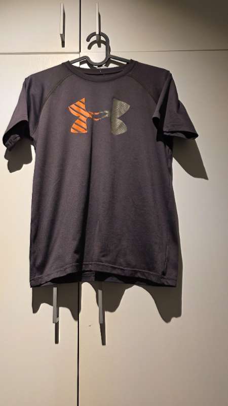 Gym tshirt under Armour