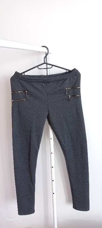 golden locks,dark gray leggings