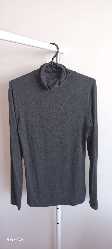 H&M gray turtleneck