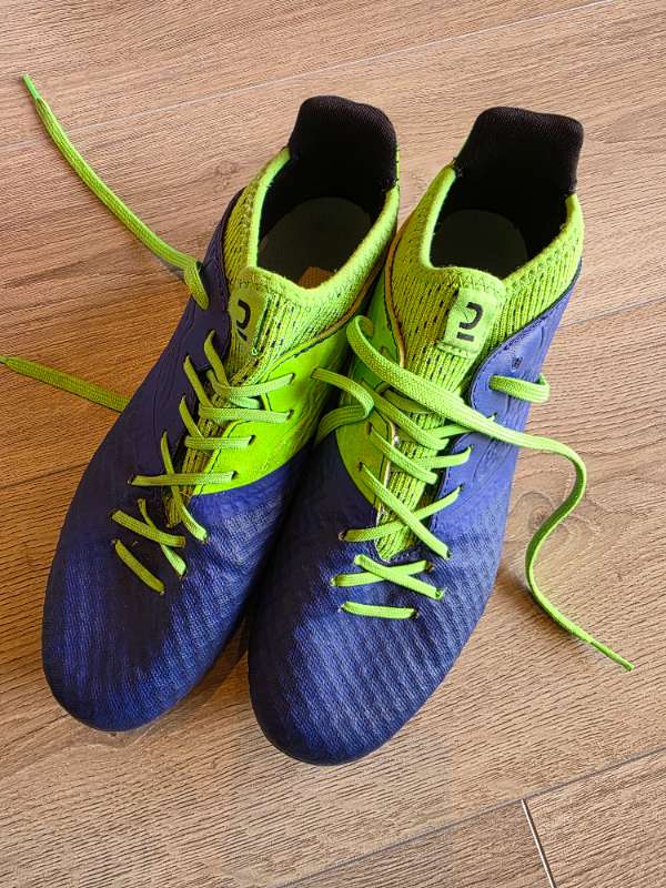 Fótboltaskór bláir og grænir