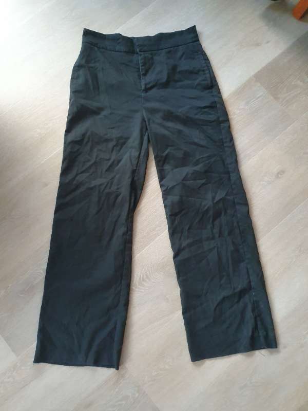 B. Lykke buxur Lindex