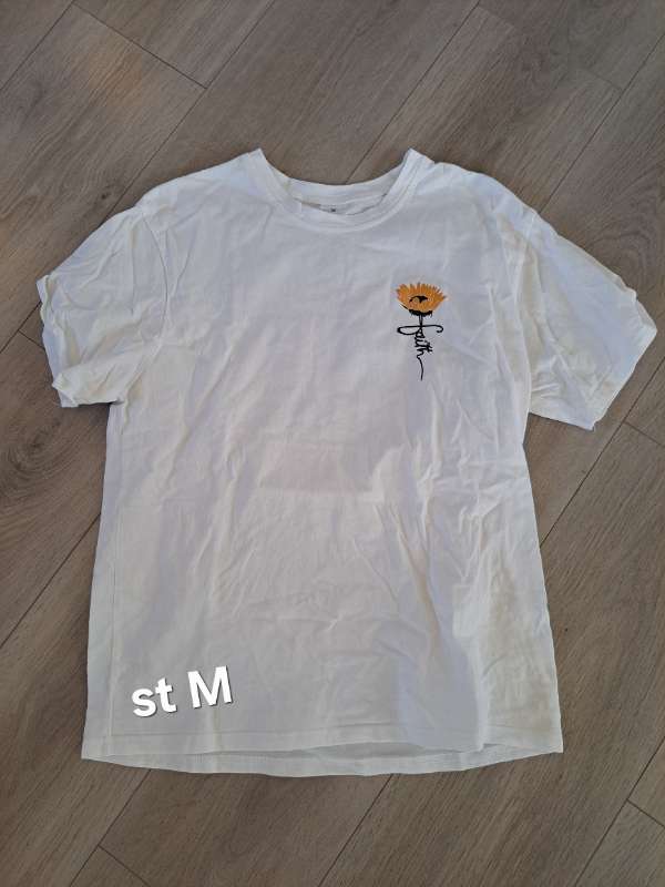 Hvítur stuttermabolur