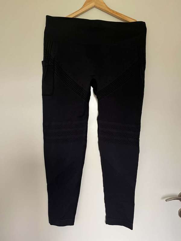 E Þrýstings leggings svartar