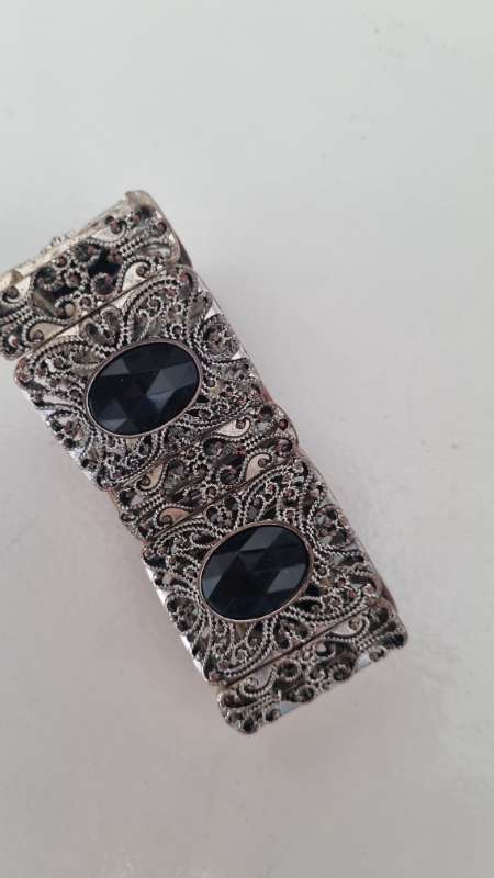 Armband víravirki m/svörtum steunum