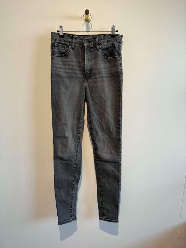 Levis skinny gallabuxur dökkgráar