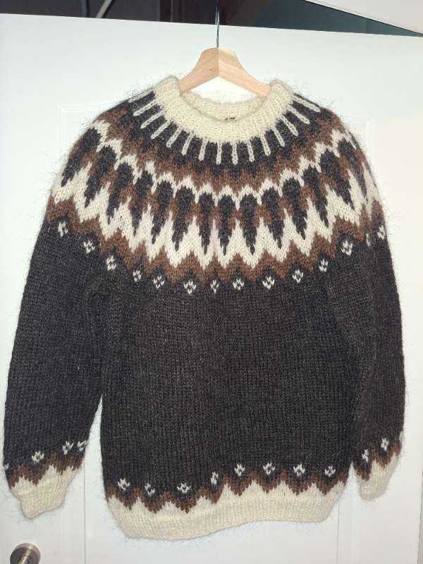 Ný handprjónuð Lopapeysa