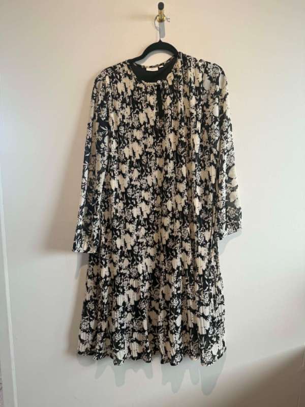Saint Tropez kjóll svartur/beige munstraður