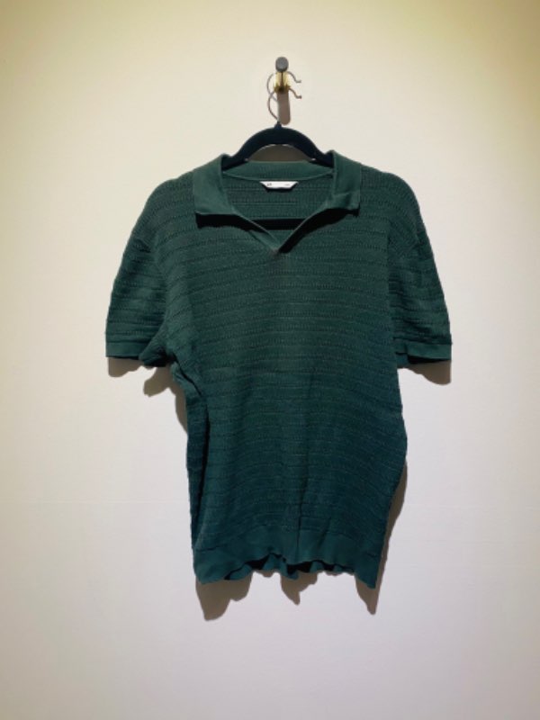 Mosagrænn stuttermabolur