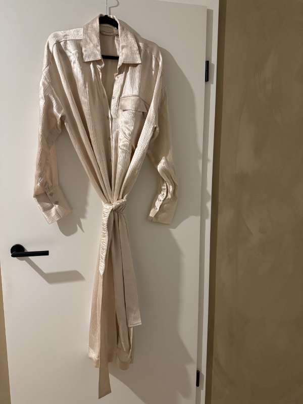 Bleikur oversized kjóll