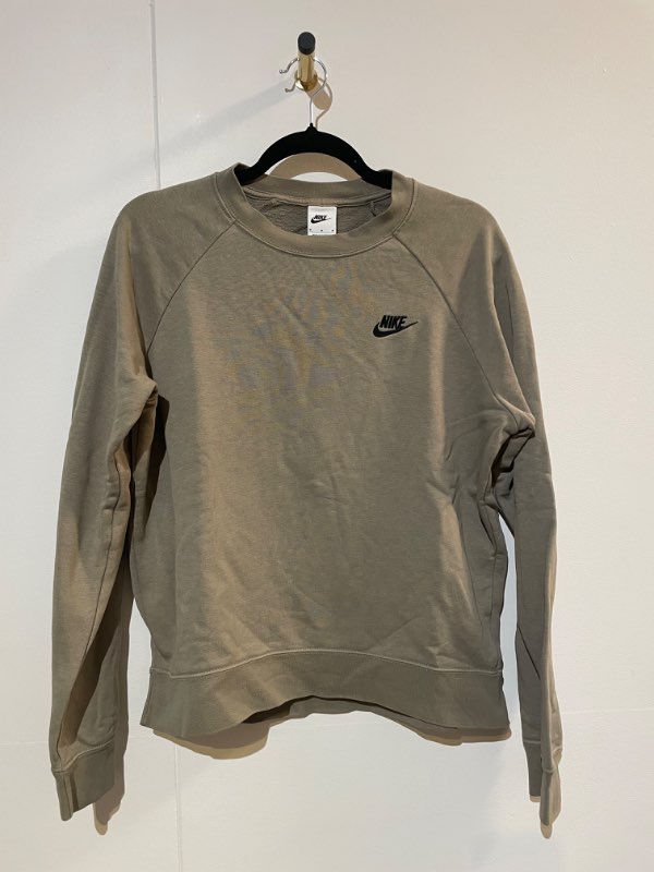 Græn nike peysa