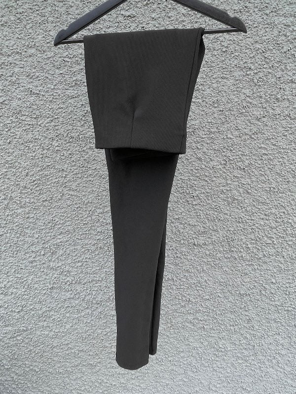 Zara buxur svartar