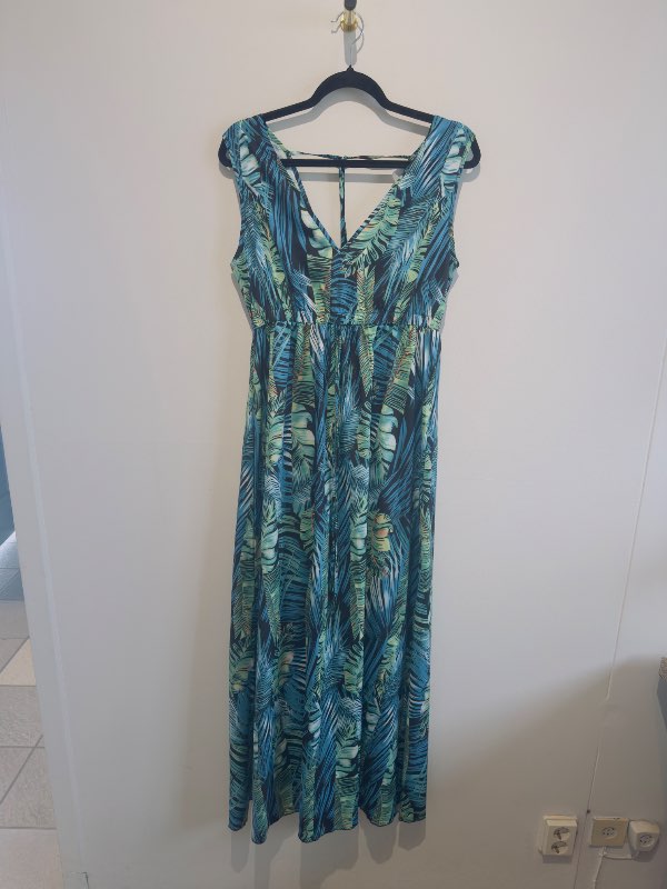 Green maxi dress