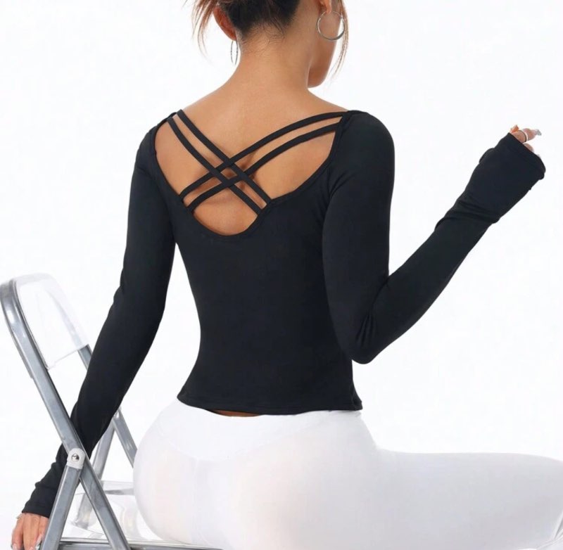 Svartur iþrottatoppur m böndum