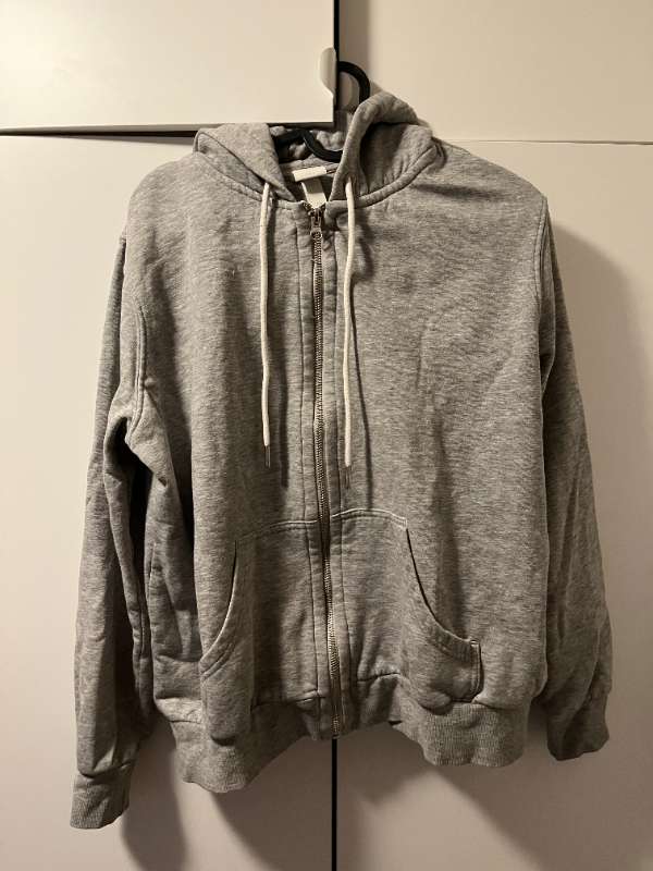 H&M grá rennd hettupeysa