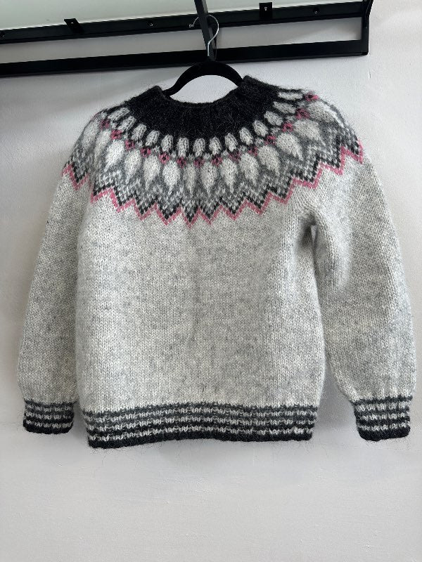 New lopapeysa grá/bleik