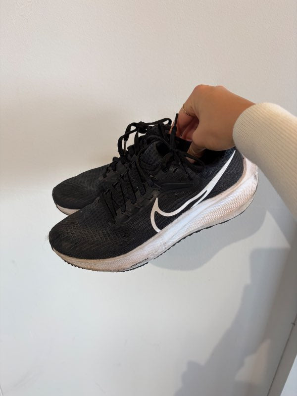 Nike íþrótta/hlaupaskór