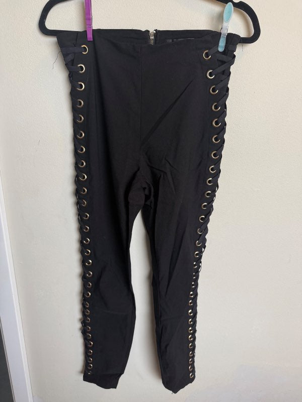 Laced up buxur