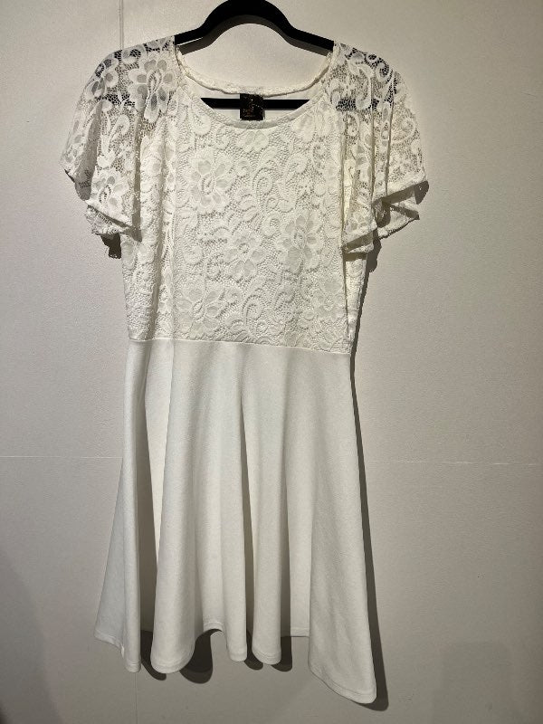 Hvítur kjóll, kjólar og konfekt