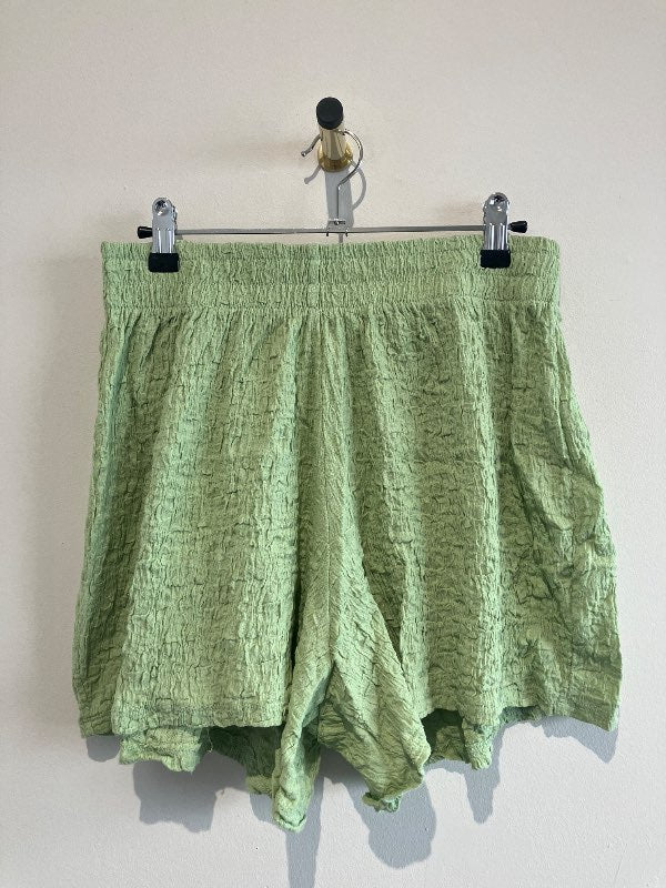 Stuttbuxur Gina Tricot