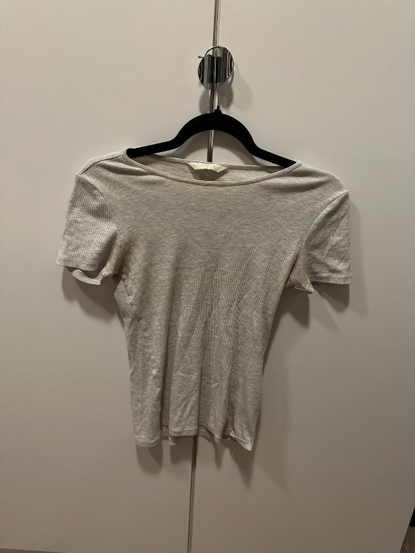 Ljósgrár stuttermabolir