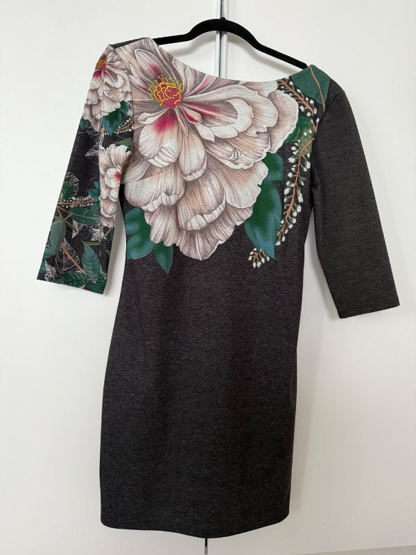 Kjóll Desigual grá