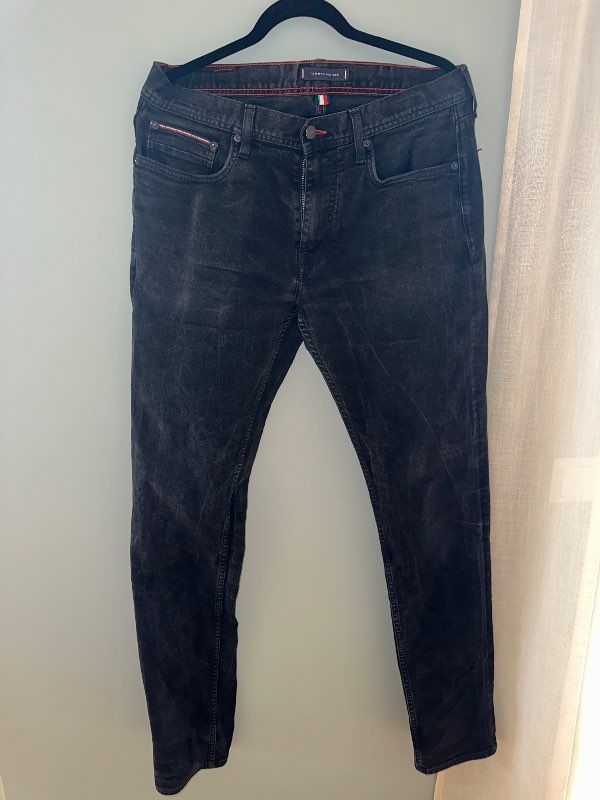 Tommy Hilfiger gallabuxur svartar