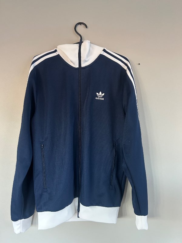 Blá Adidas peysa