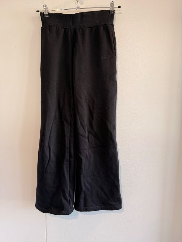 svartar monybody buxur