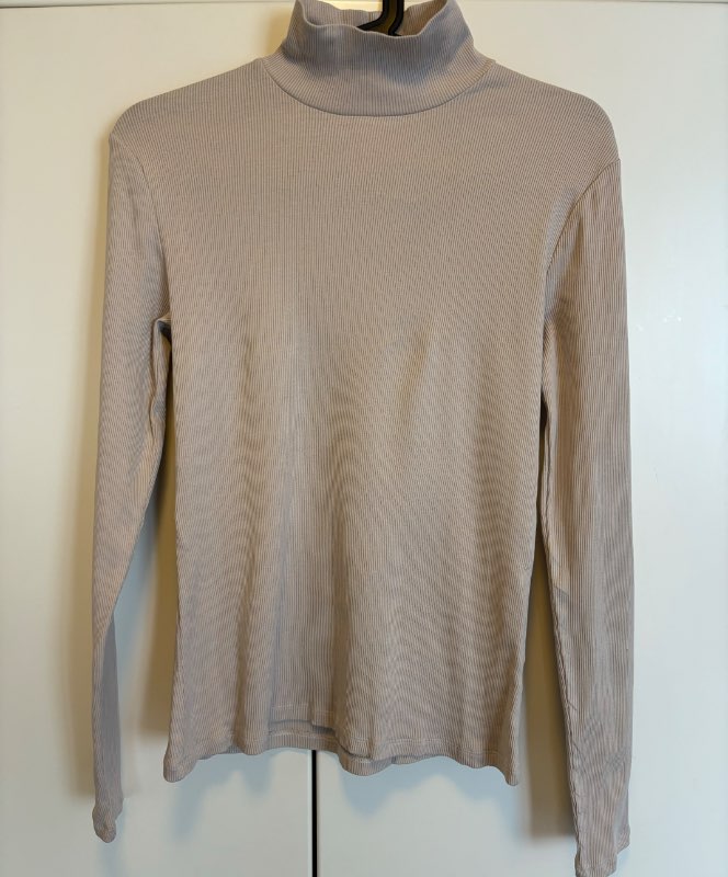 H&M kremaður síðermabolur