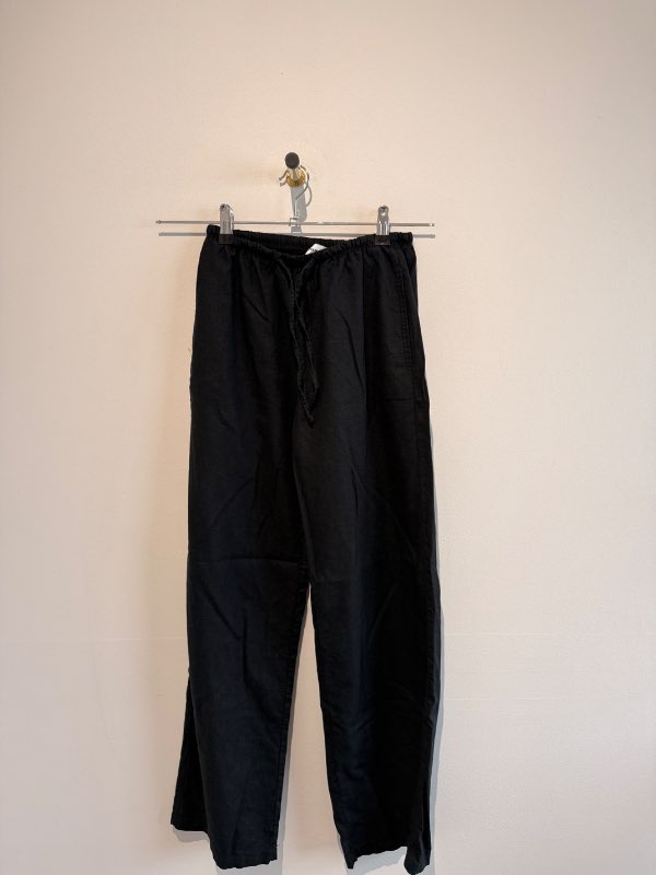 svartar bershka hör buxur