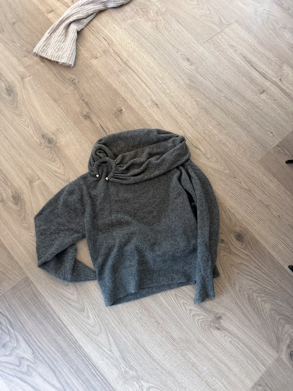 Grá off shoulder peysa ZARA