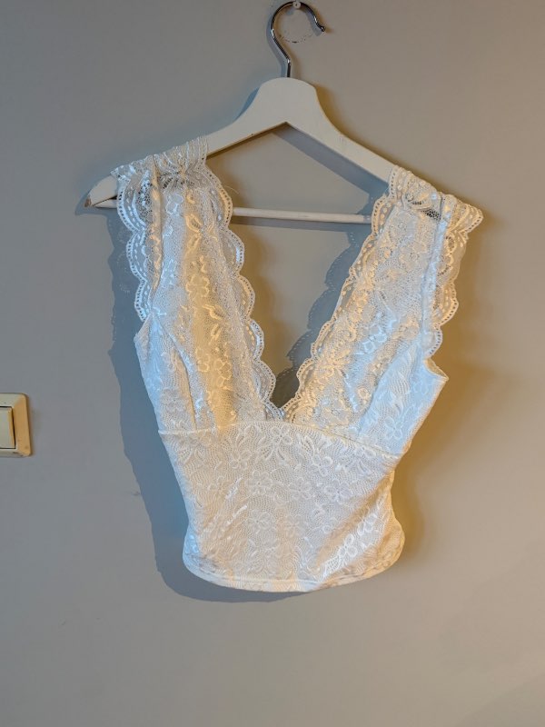 Hvítur backless bolur