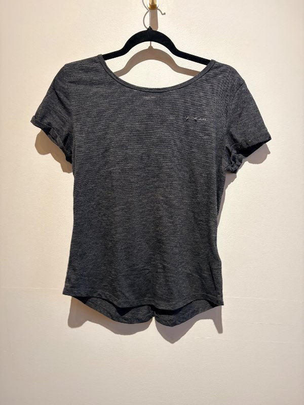 Grár stuttermabolur