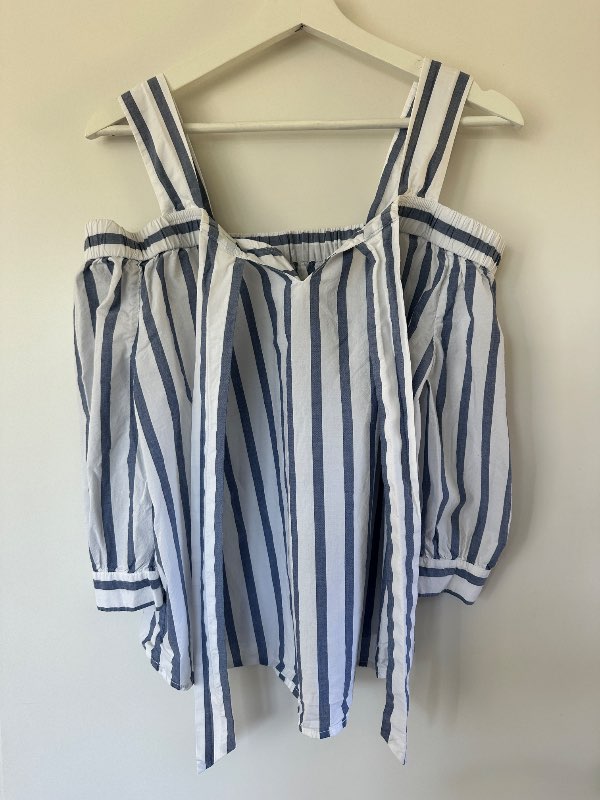 Hilfiger off-shoulder blússa