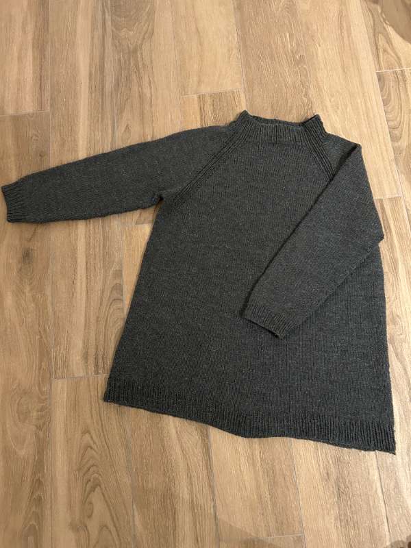 Prjónuð peysa grá