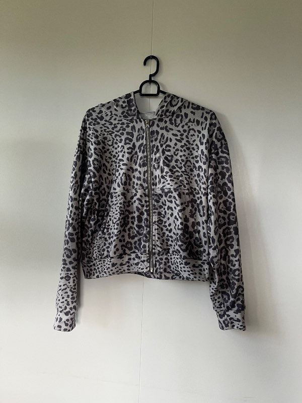 leopard print peysa