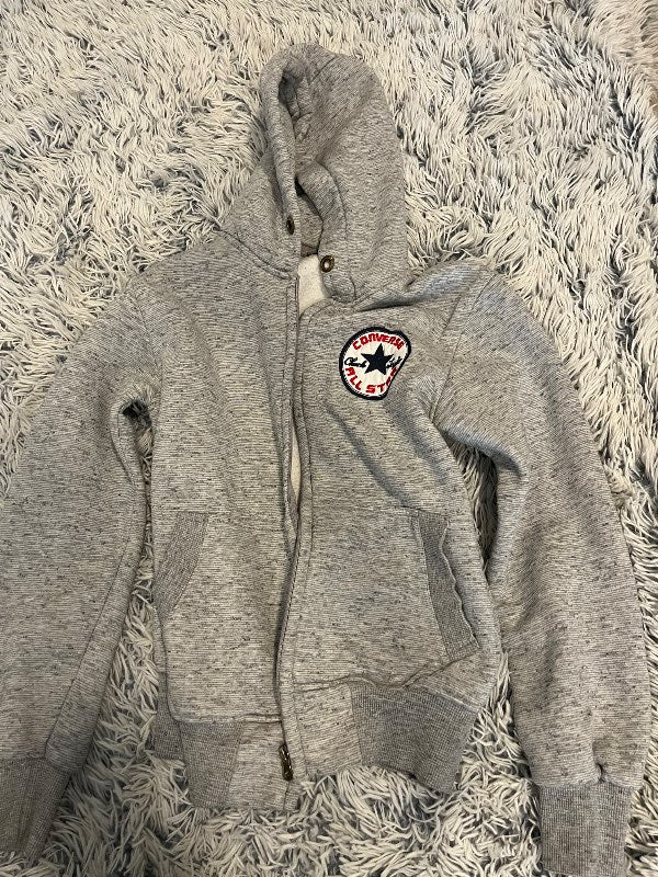 Converse hettupeysa