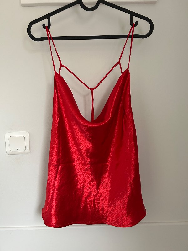 Gina tricot red shirt