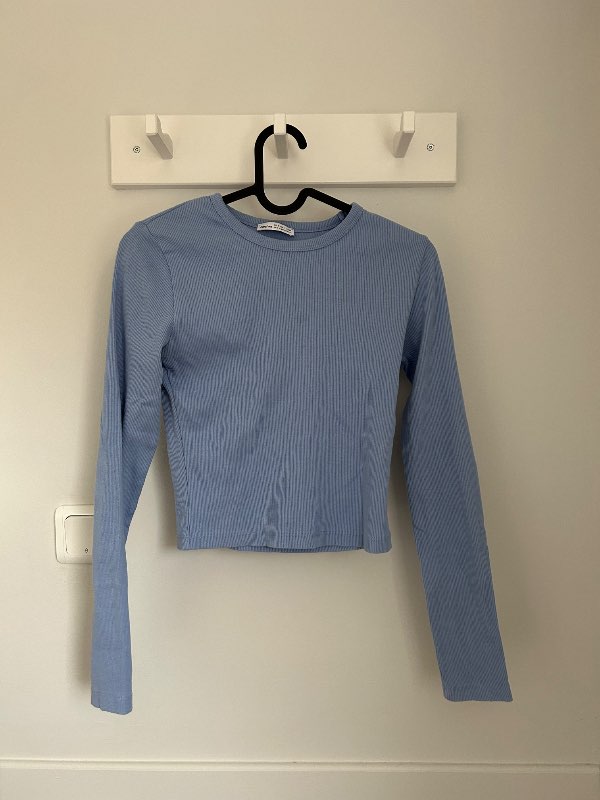 Blue long-sleeved shirt