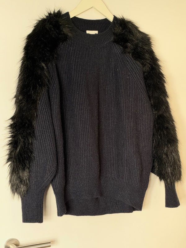H&M dökkblá ullarpeysa