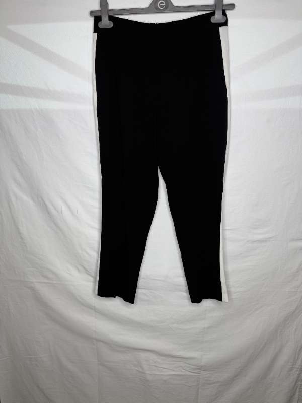 Buxur með hvítri rönd