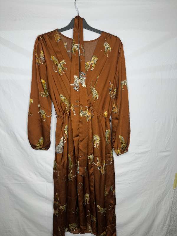 Elli White tiger kjóll