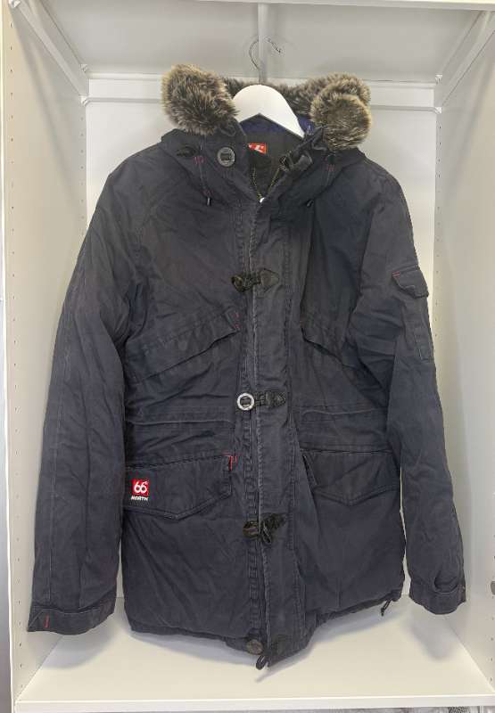 66 Dún úlpa m/hettu