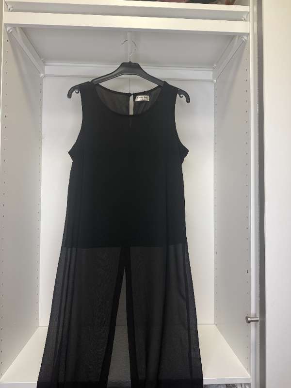 Kjóll opinn að framan svart