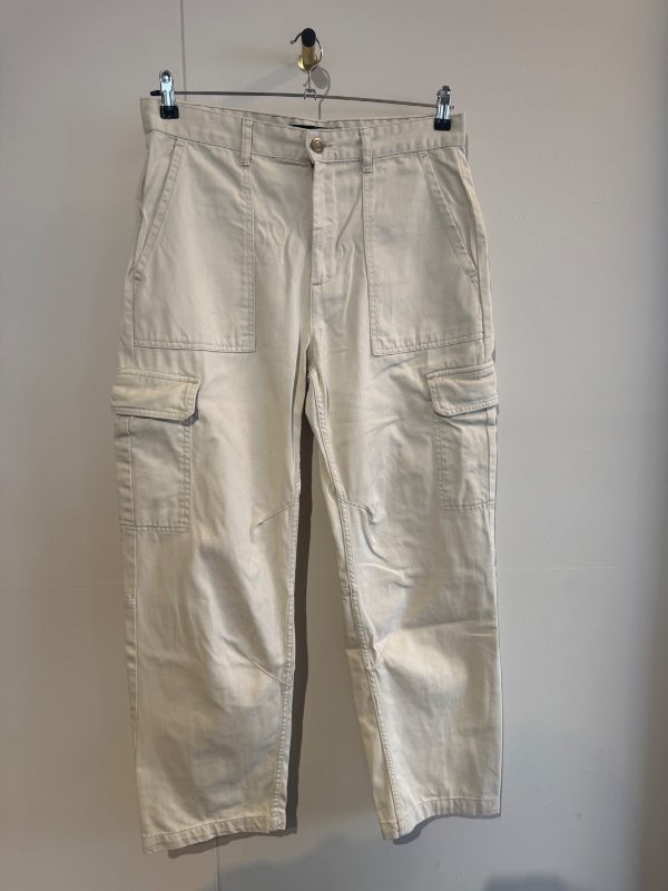 bershka kremaðar gallabuxur