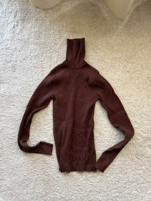 Brúnn turtleneck